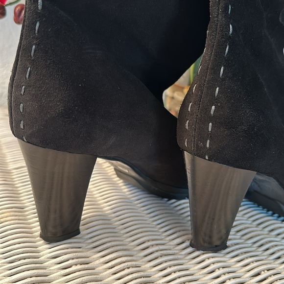 LIKE NEW AQUATALIA “PRINCE” suede/rabbit fur trim boots. Black. Size 9.5 EUC - Picture 5 of 10